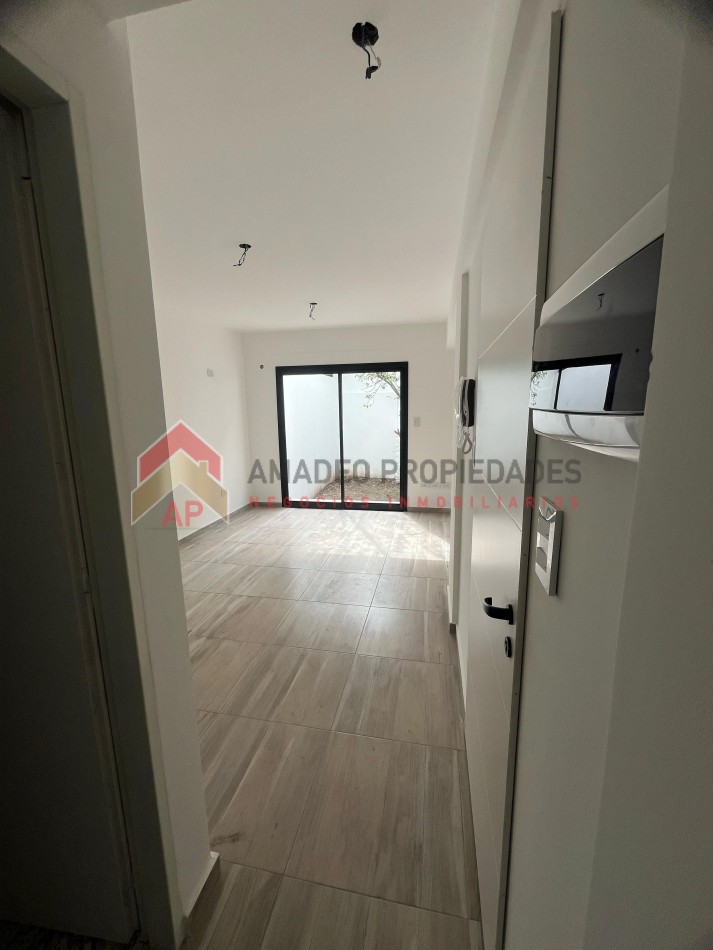 Dpto amb y medio pb a estrenar, fondo con patio y cochera. Ubicado en Gorriti 717, Lomas de Zamora