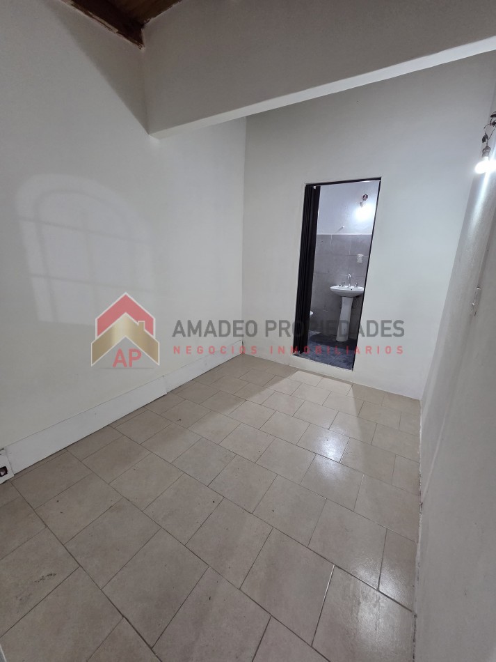 Dpto ph 2 amb 1° piso, ubicado en Av. Rivadavia 2368, Lanus