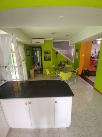 Importante Casa de bonito estilo, ubicada en Alzaga 1390 Temperley