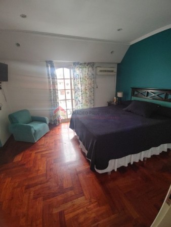 Importante Casa de bonito estilo, ubicada en Alzaga 1390 Temperley