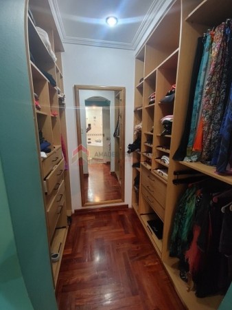 Importante Casa de bonito estilo, ubicada en Alzaga 1390 Temperley
