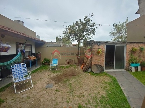 Casa 4 amb con cochera, ubicada en Esmeralda 2058 Lomas de Zamora