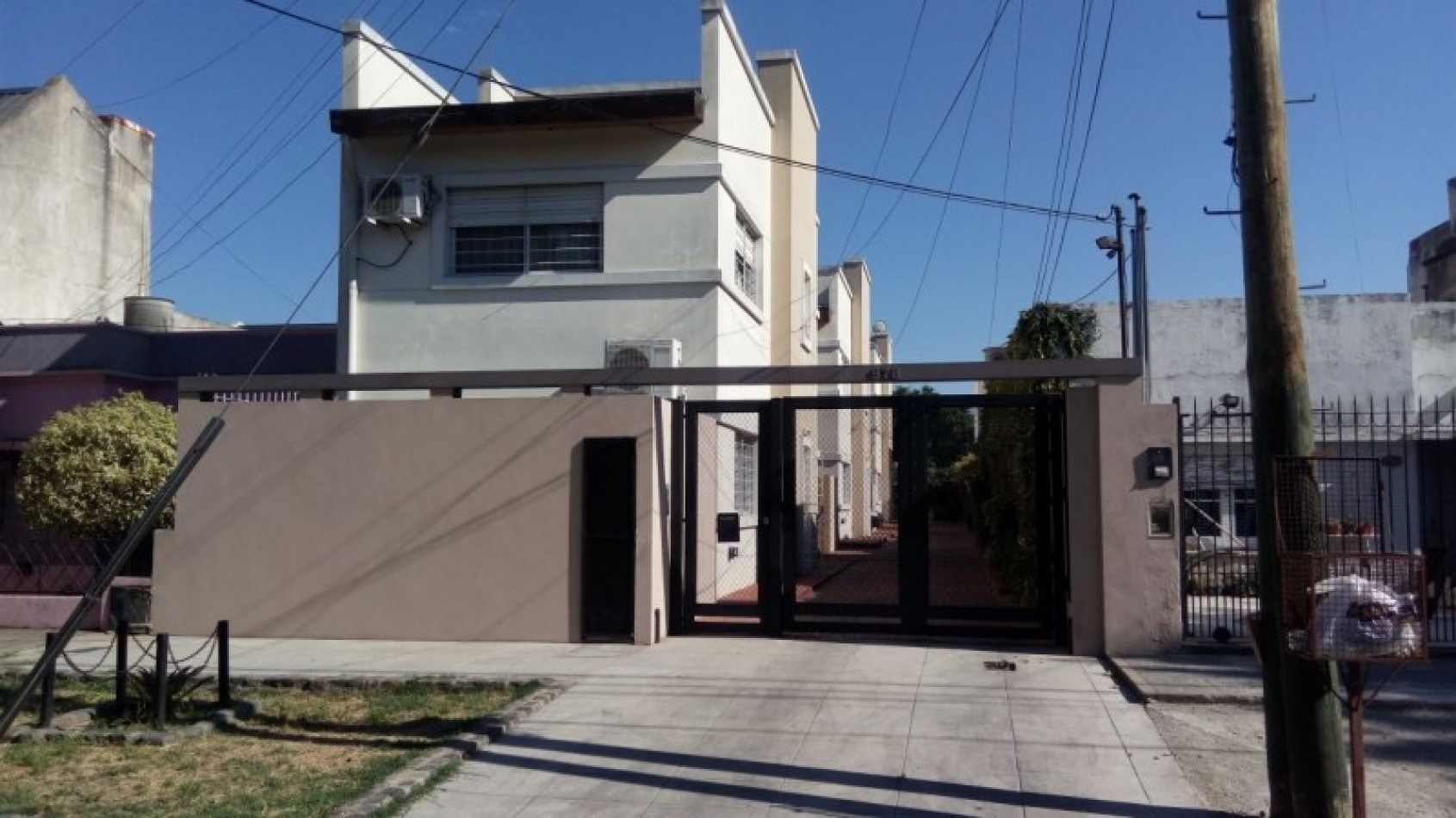 Duplex al frente con patio y cochera, ubicado en Fonrouge 978, Lomas de Zamora