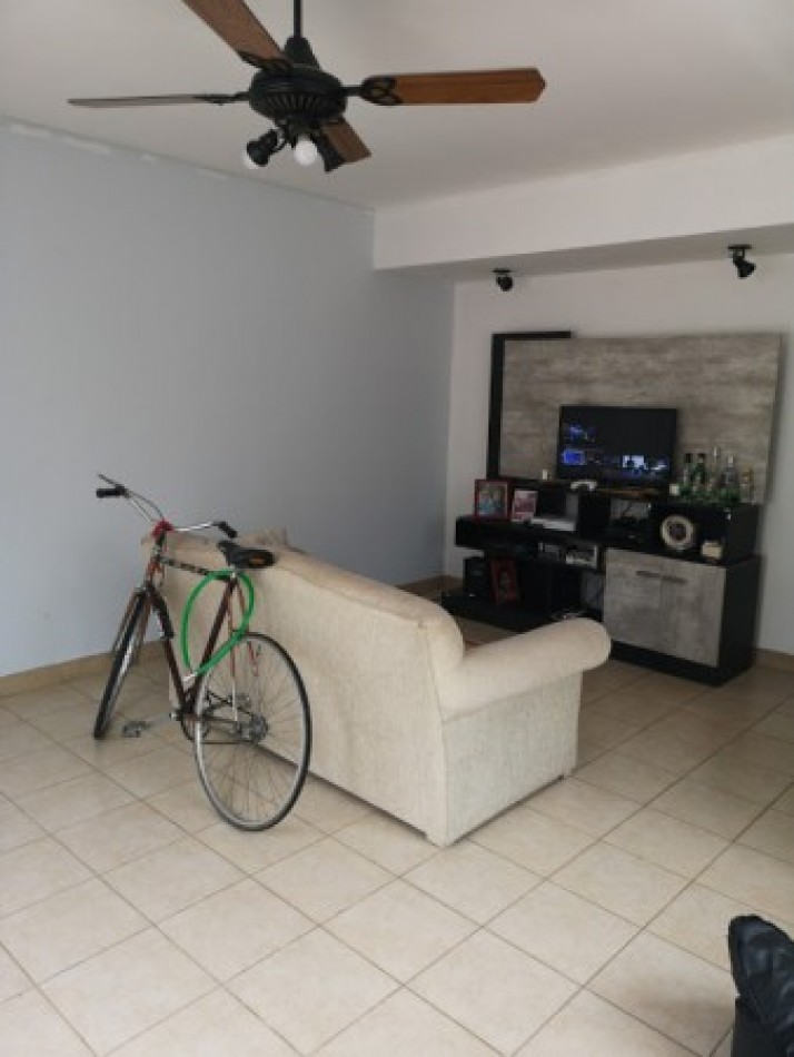 Duplex al frente con patio y cochera, ubicado en Fonrouge 978, Lomas de Zamora