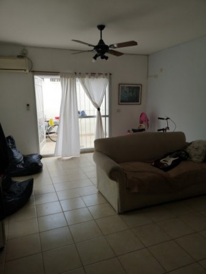 Duplex al frente con patio y cochera, ubicado en Fonrouge 978, Lomas de Zamora