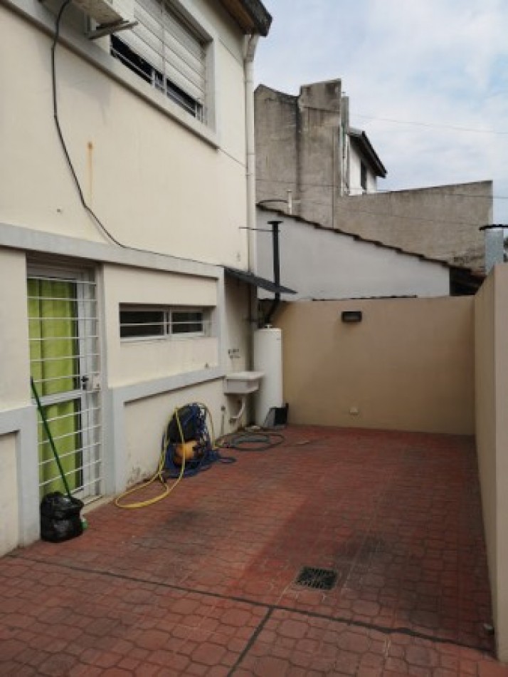 Duplex al frente con patio y cochera, ubicado en Fonrouge 978, Lomas de Zamora