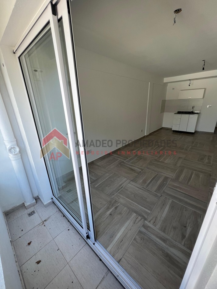 Dpto monoambiente APTO CRED con balcon y cochera poca antiguedad 1er piso por escalera, ubicado Azara 851, Lomas de Zamora