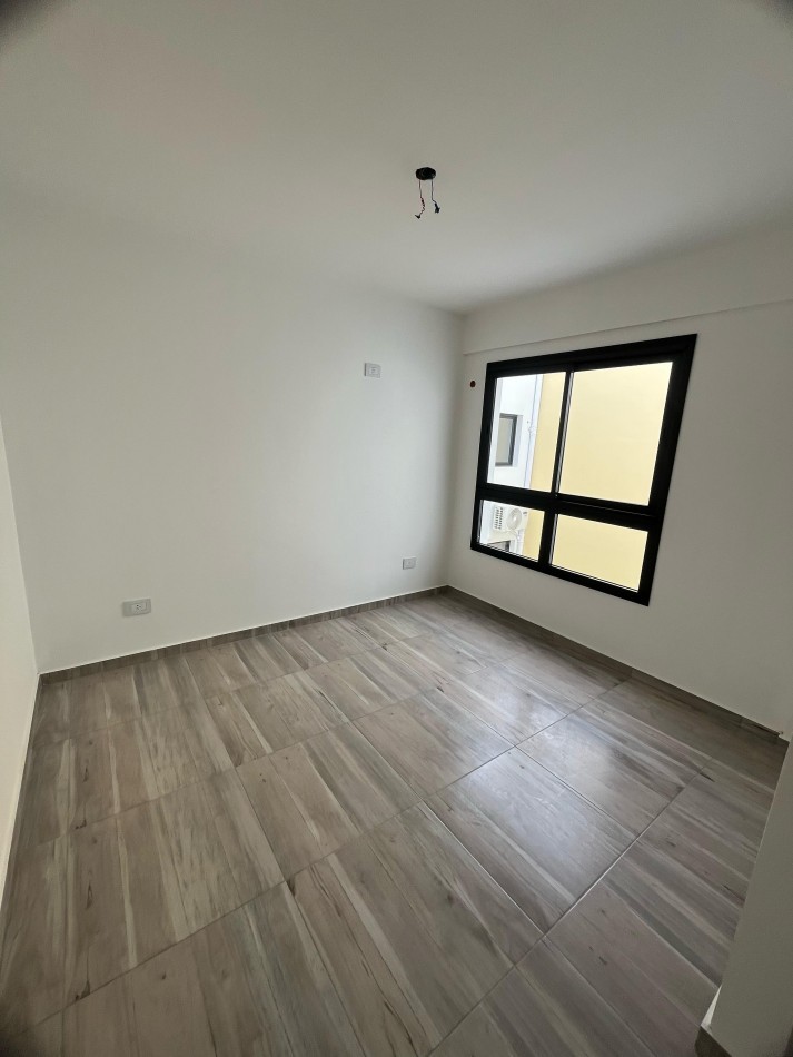 Dpto 2 amb a estrenar al frente con balcon  en 1er piso. Ubicado en Gorriti 717, L de Zamora