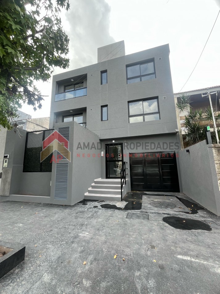 Dpto 2 amb a estrenar al frente con balcon  en 1er piso. Ubicado en Gorriti 717, L de Zamora