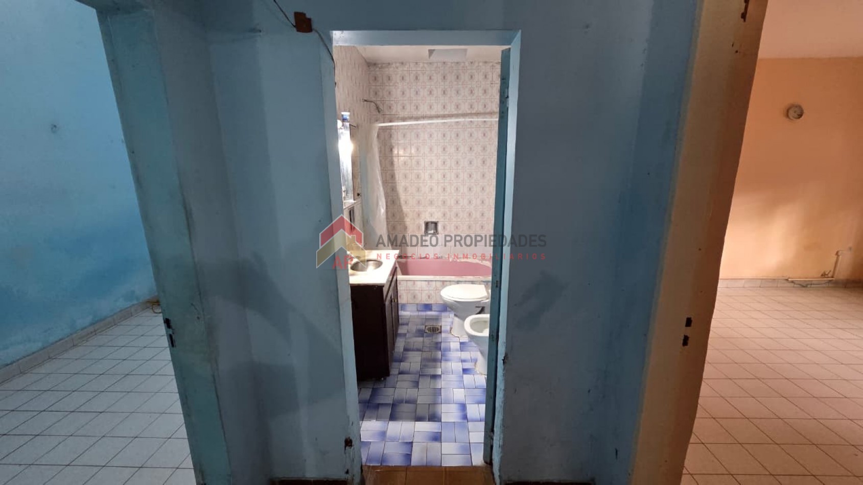 Amplio ph al frente tipo casa totalmente independiente de 4 amb con patio, cochera y terraza. Excelente ubicacion: Juncal 235, Temperley