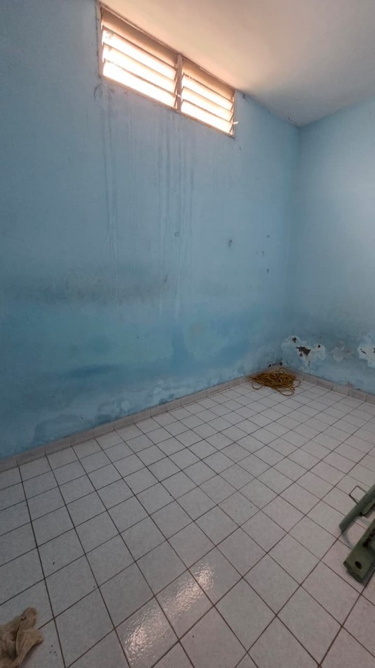 Amplio ph al frente tipo casa totalmente independiente de 4 amb con patio, cochera y terraza. Excelente ubicacion: Juncal 235, Temperley