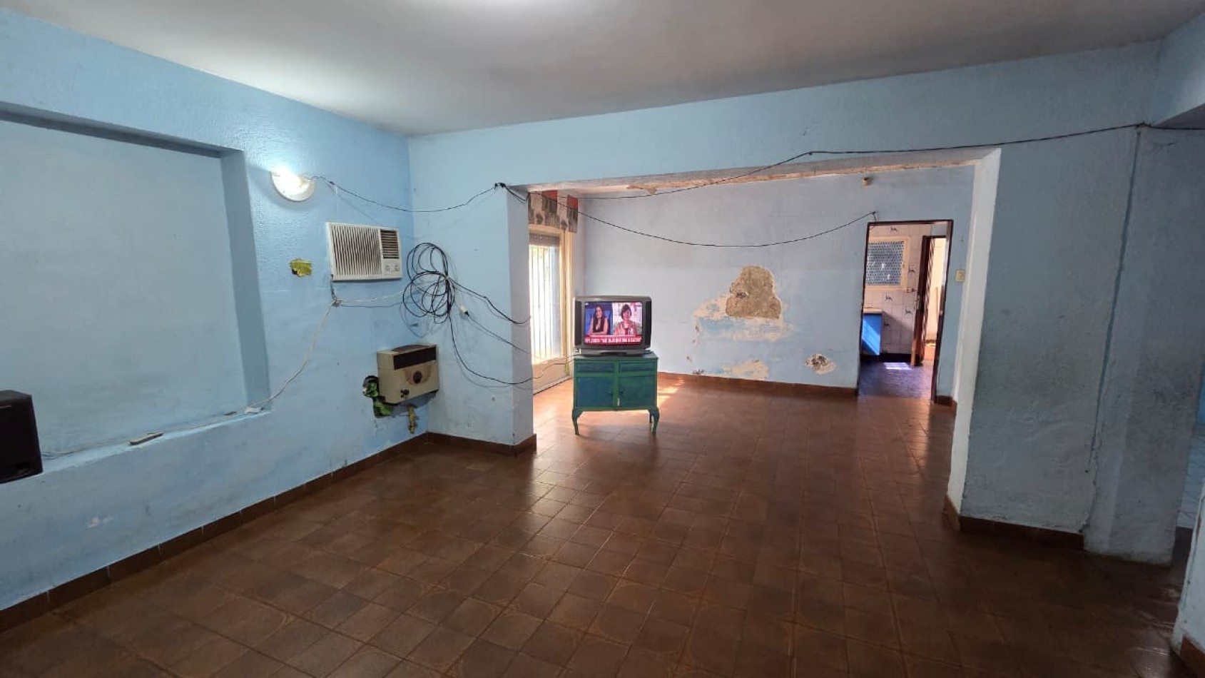 Amplio ph al frente tipo casa totalmente independiente de 4 amb con patio, cochera y terraza. Excelente ubicacion: Juncal 235, Temperley