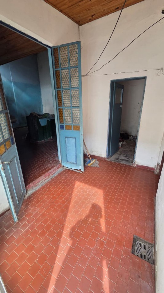 Amplio ph al frente tipo casa totalmente independiente de 4 amb con patio, cochera y terraza. Excelente ubicacion: Juncal 235, Temperley