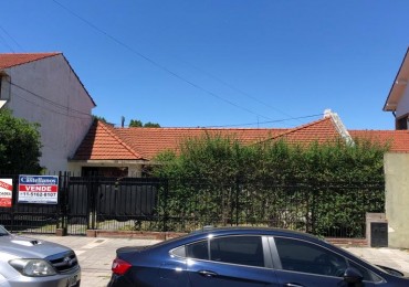 Gran casa 4 amb con cochera, patio y jardin, APTA CREDITO. Ubicada en Chimento 230 Lomas de Zamora