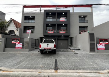 Duplex al frente a estrenar pb con patio, balcon y cochera. Ubicado en Hipolito Yrigoyen 7718, Banfield
