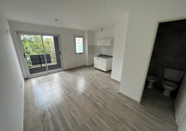 Monoambiente al frente 2do piso con balcon, ubicado en San Martin 1902 Banfield