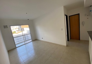 Excelente dpto 2 amb a estrenar contrafrente con balcon en 1er piso. Excelente ubicacion: Pedernera 227, Lomas de Zamora