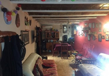 Excelente ph tipo casa con patio, parrilla y cochera descubierta. Excelente ubicacion: Garona 1365, Lomas de Zamora