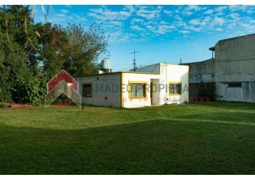 Importante lote con casa 3 amb, muy buena ubicacion: en Luis Davila 400, Llavallol