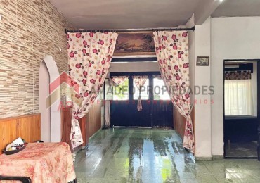 Excelente ph amplio 3 amb al frente con cochera y terraza. Ubicado en Enrique Fernandez al 3000, Lanus Este