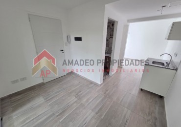 Monoambiente a estrenar al frente con balcon en 1er piso. Excelente ubicacion: Pedernera 279, Lomas de Zamora