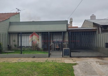 Casa 4 amb con cochera, ubicada en Esmeralda 2058 Lomas de Zamora
