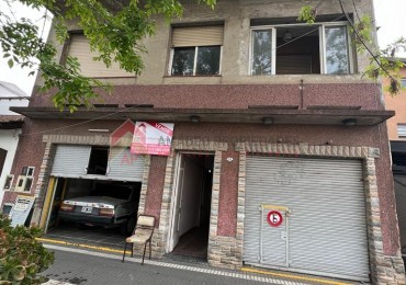 Ideal dos familias dos casas con dos locales, ubicada en Iriarte 1334 Temperley