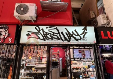 Local comercial en galeria  Gran Lomas (a mts de la entrada)
