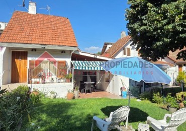 Hermosa casa 3 amb con jardin y parrilla. Ubicada en Azul 298, Monte Grande