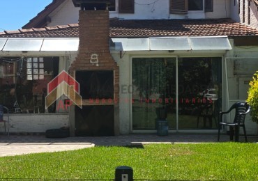 Casa 3 amb con jardin y parrilla, ubicado en Azul 298, Monte Grande