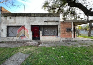 Casa con garaje, local y dpto, ubicado en Euskal Echea 107, Llavallol