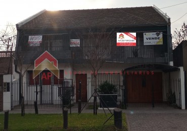 Espectacular casa estilo chalet con departamento y comercio independiente, ubicado en Nuestras Malvinas 1755, Monte Grande