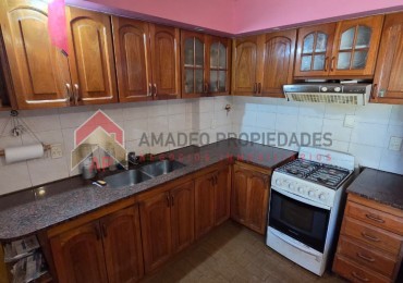 Impecable dpto semipiso 3 amb con balcon, cochera y baulera. Excelente ubicacion: Sixto Fernandez 137, Lomas de Zamora