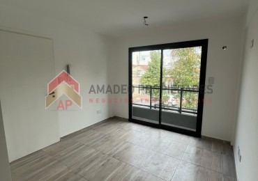 Dpto amb y medio a estrenar al frente con balcon  en 1er piso. Ubicado en Gorriti 717, L de Zamora
