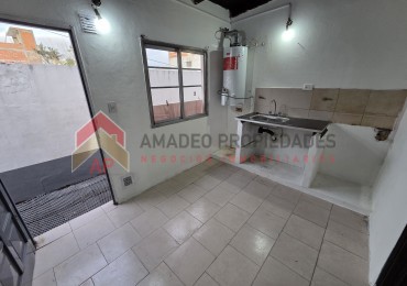 Dpto ph 2 amb 1° piso, ubicado en Av. Rivadavia 2368, Lanus