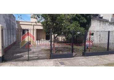 Gran casa 3 amb con patio y cochera ubicada en Gral. Necochea 925, Llavallol