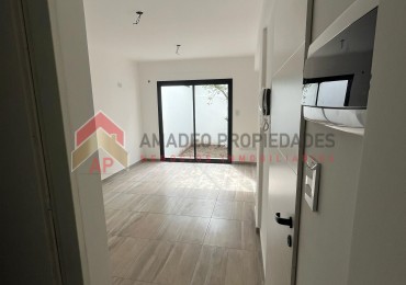 Dpto amb y medio pb a estrenar, fondo con patio y cochera. Ubicado en Gorriti 717, Lomas de Zamora