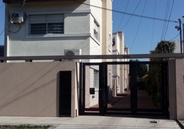 Duplex al frente con patio y cochera, ubicado en Fonrouge 978, Lomas de Zamora